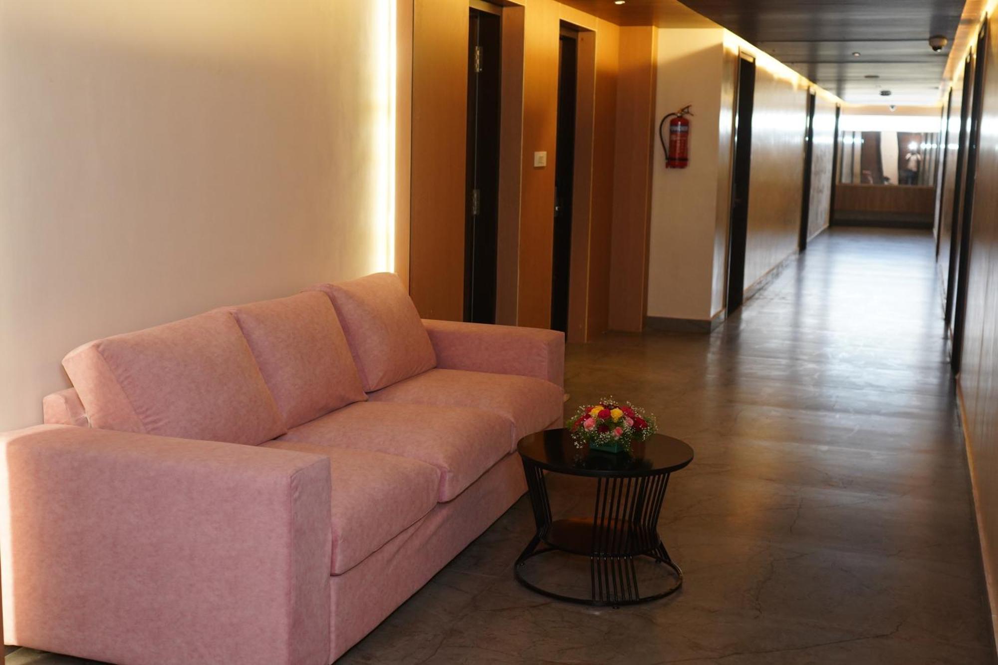 Vantara Suites Веллуру Экстерьер фото